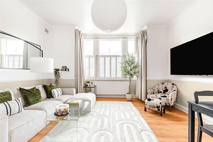 2 Bedroom Flat For Sale In Mitcham Lane, Furzedown, SW16