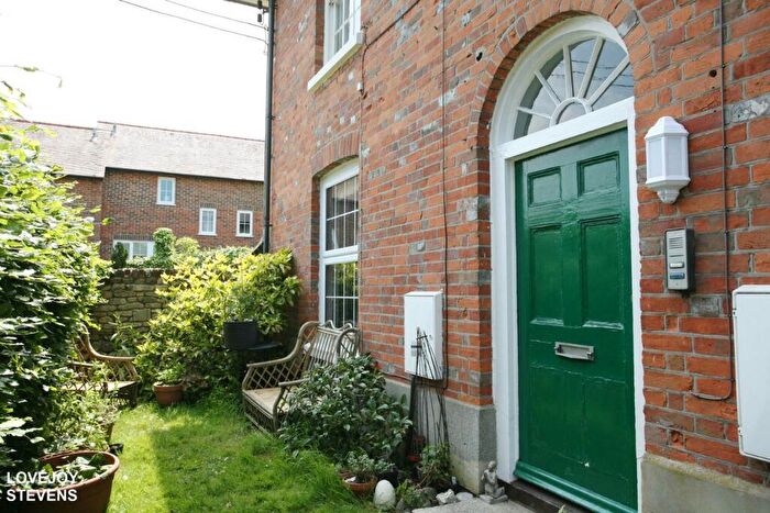 1 Bedroom Flat To Rent In Church Street, Hungerford, RG17