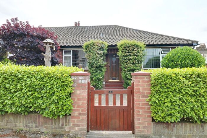 2 Bedroom Semi-Detached Bungalow To Rent In Warwick Road, Welling, Kent, DA16