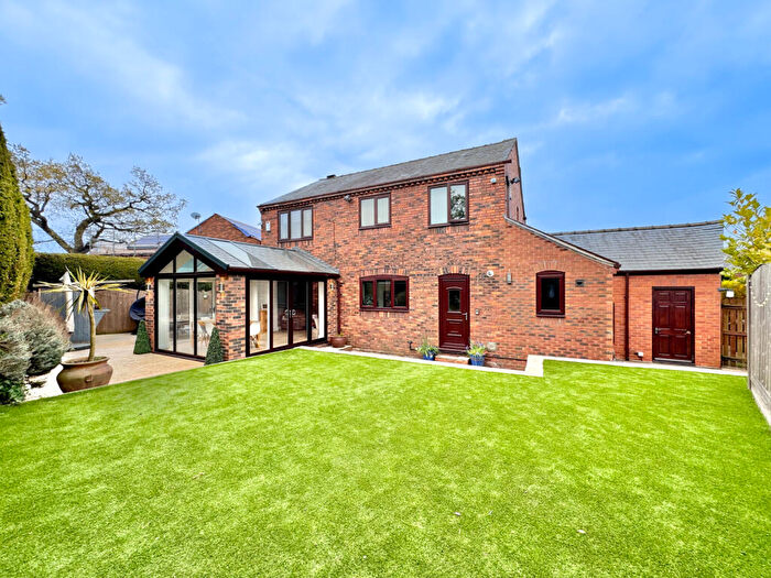 5 Bedroom Detached House For Sale In Woodhall Court, Colton, LS15