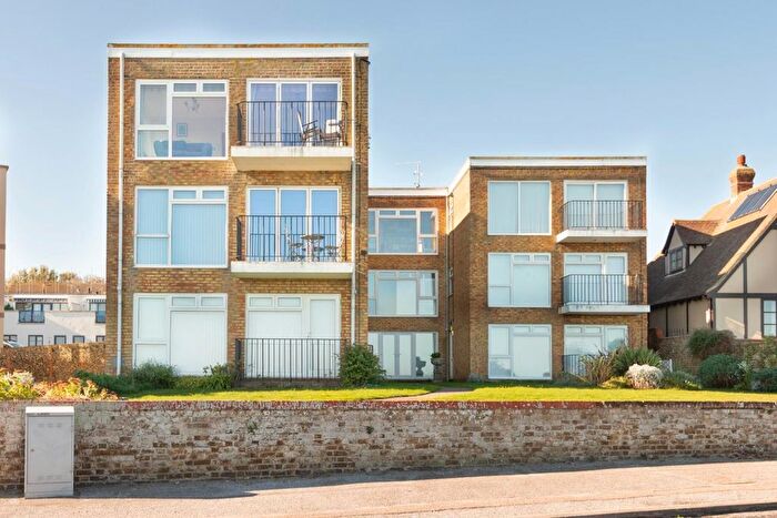 2 Bedroom Flat To Rent In Bedford Court, Eastern Esplanade, Broadstairs, CT10