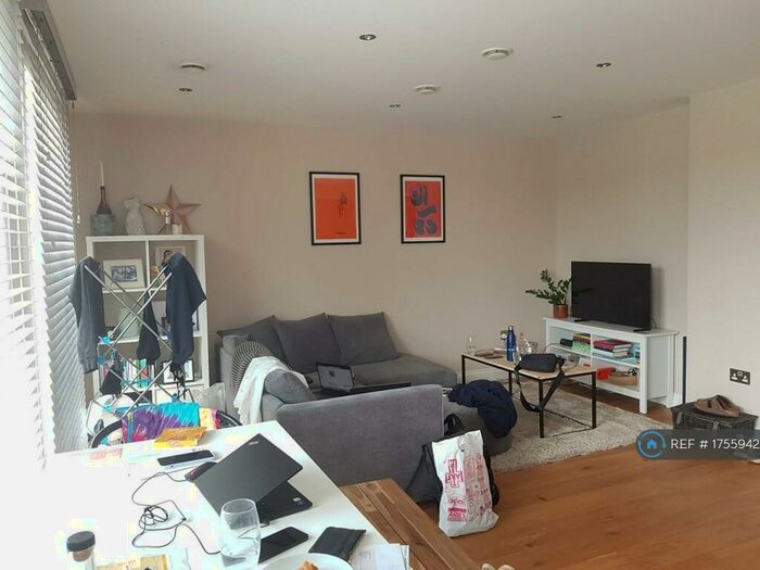 2 Bedroom Flat To Rent In Holloway Road, London, N19