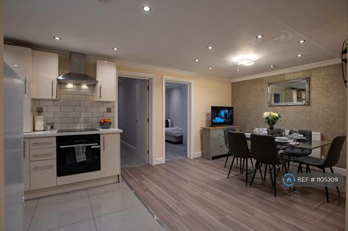 3 Bedroom Flat To Rent In Oakleigh Road North, London, N20