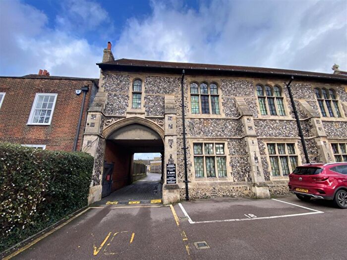 2 Bedroom Apartment To Rent In Wood Street, Barnet, EN5