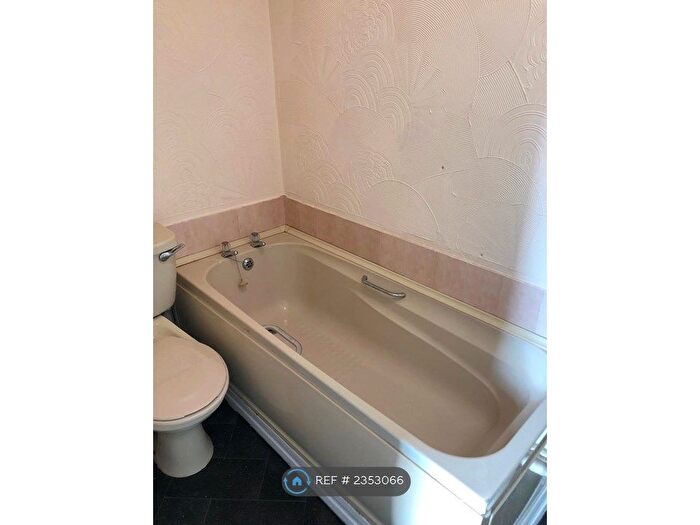 2 Bedroom Flat To Rent In Charlotte Street, Plymouth, PL2