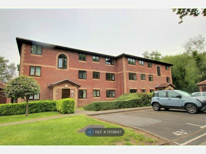 1 Bedroom Flat To Rent In Barrow Down Gardens, Southampton, SO19