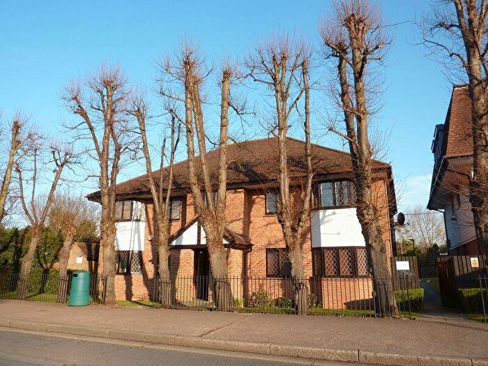 2 Bedroom Flat To Rent In Links Court, Green Lane, New Eltham, SE9