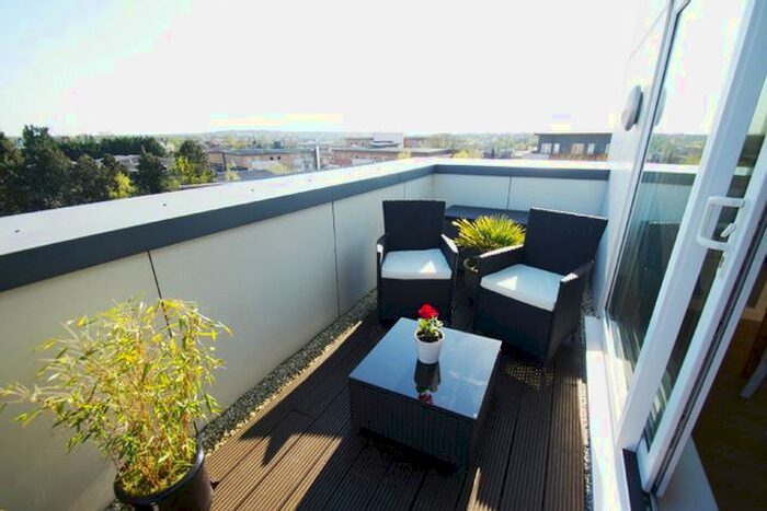 2 Bedroom Flat To Rent In Westmount Apartments, Metropolitan Station Approach, Watford, WD18