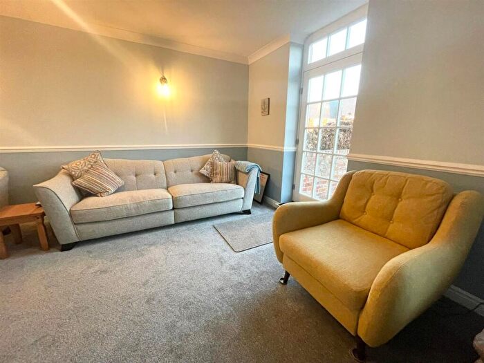 3 Bedroom Terraced House For Sale In Railway Street, Hornsea, HU18