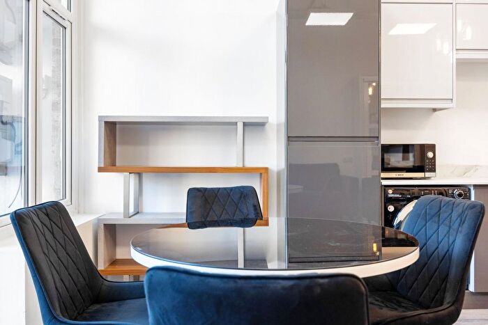 2 Bedroom Flat To Rent In Goswell Road, London, EC1V