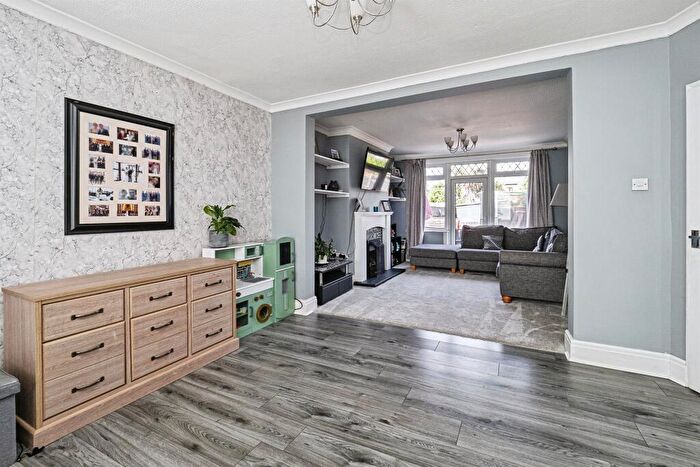 3 Bedroom Terraced House For Sale In Wensley Avenue, Hull, HU6
