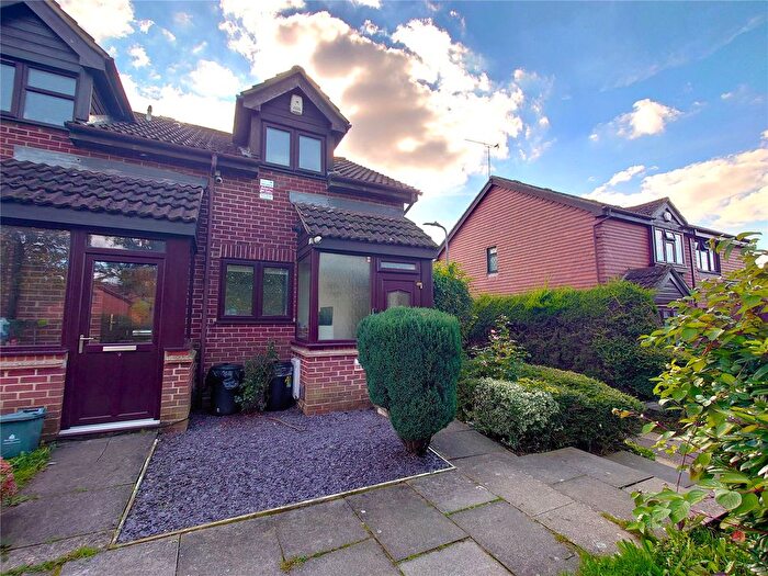 1 Bedroom End Of Terrace House For Sale In Rodmell Close, Hayes, Greater London, UB4