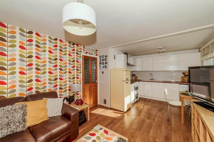 1 Bedroom Flat To Rent In Bybrook Court, Kennington, Ashford, TN24