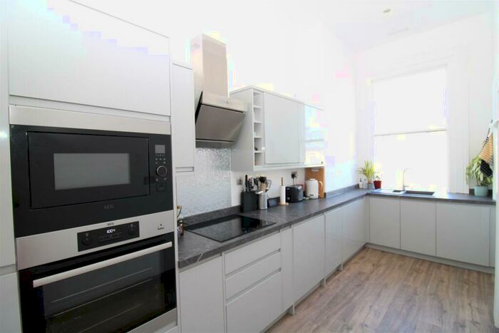 1 Bedroom Flat To Rent In First Avenue, Hove, BN3