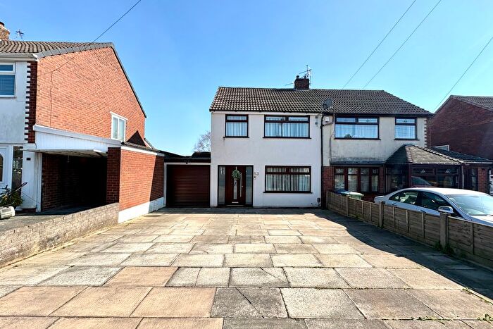 3 Bedroom Semi Detached House For Sale In Meadowcroft, Ashton-In-Makerfield, Wigan, WN4