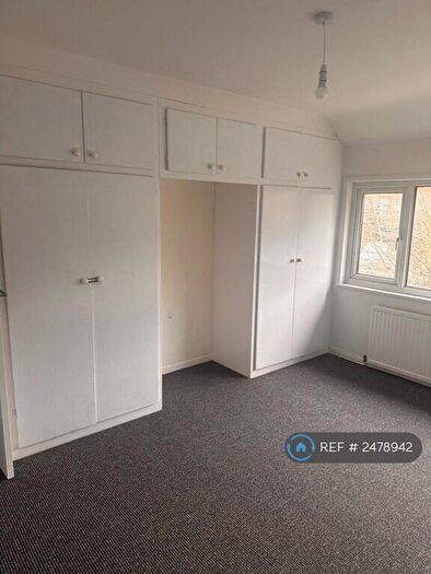 3 Bedroom Semi-Detached House To Rent In Shay Lane, Halifax, HX3