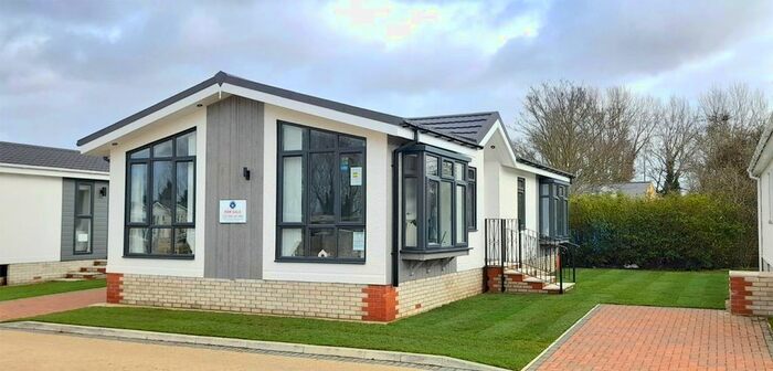 2 Bedroom Mobile/park Home For Sale In Skeltons Drove, Beck Row, Bury St. Edmunds, IP28