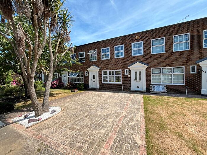 3 Bedroom Terraced House To Rent In Shaftesbury Crescent, Staines-Upon-Thames, TW18