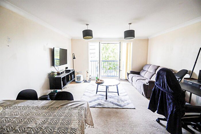 1 Bedroom Flat To Rent In Anchor Court, Argent Street, Grays, RM17