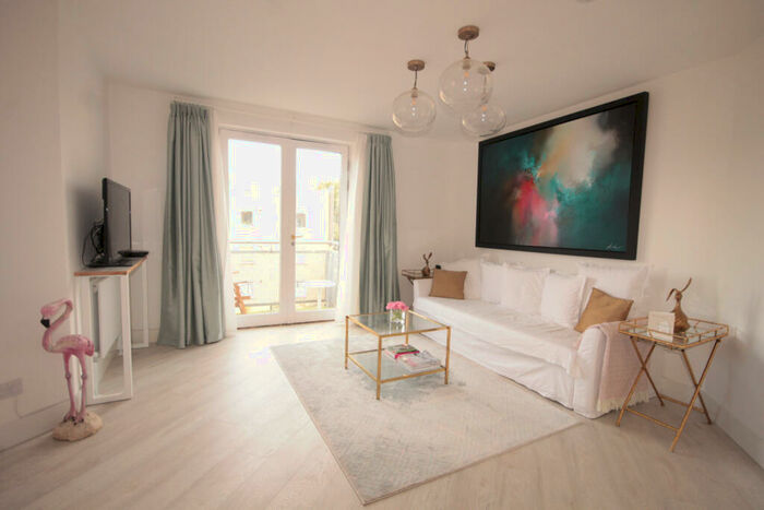 2 Bedroom Flat To Rent In Milligan Street, Canary Wharf, E14