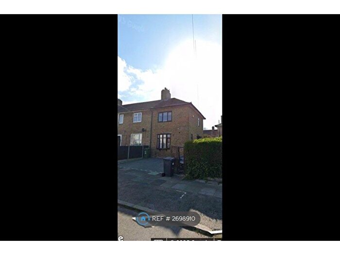 2 Bedroom End Terrace House To Rent In Capstone Road, Bromley, BR1