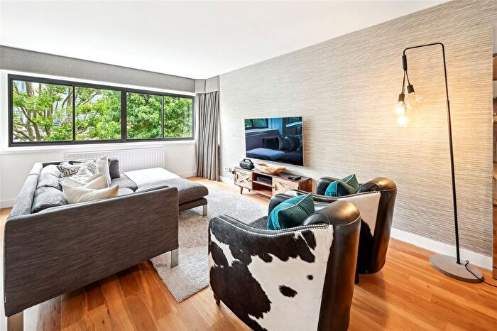 2 Bedroom Maisonette For Sale In Grosvenor Road, London, SW1V