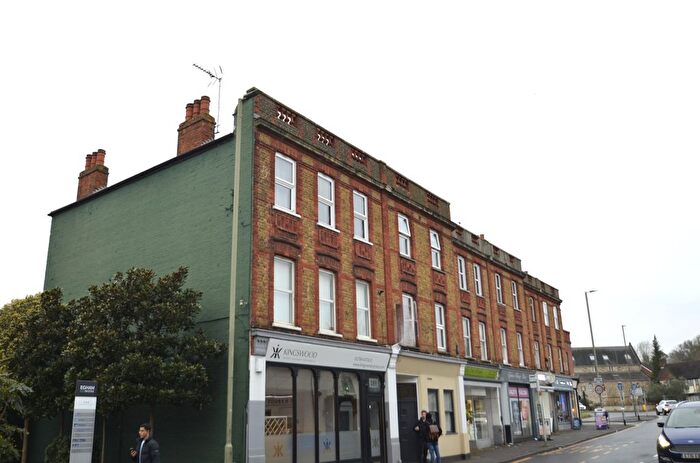3 Bedroom Flat To Rent In High Street, Egham, TW20