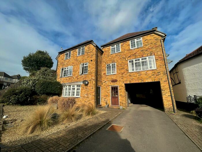 2 Bedroom Apartment To Rent In Farncombe Street, Godalming, Surrey, GU7