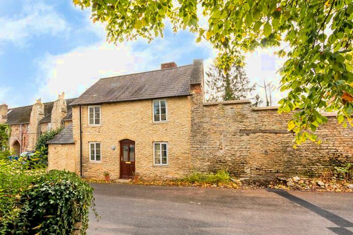 2 Bedroom Cottage To Rent In Middle Street, Islip, OX5