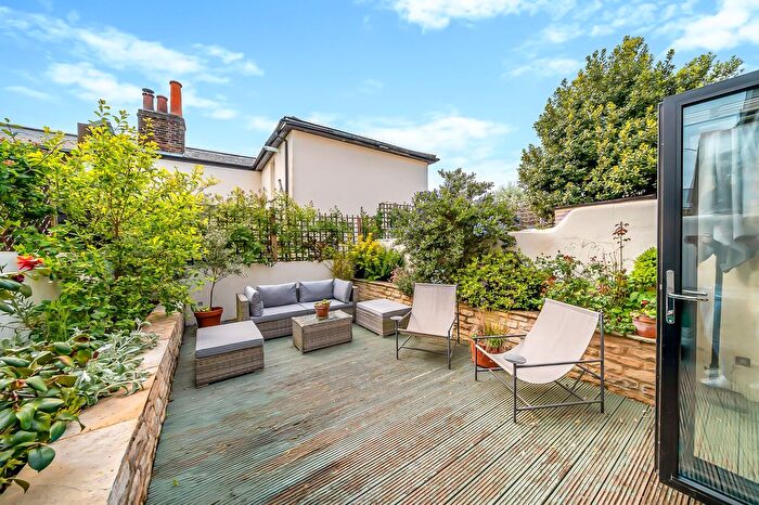 2 Bedroom Flat For Sale In Fransfield Grove, London, SE26