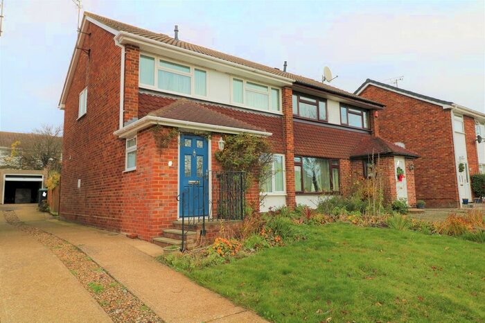 3 Bedroom Barn Conversion To Rent In Commodore Road, Maidstone ME14