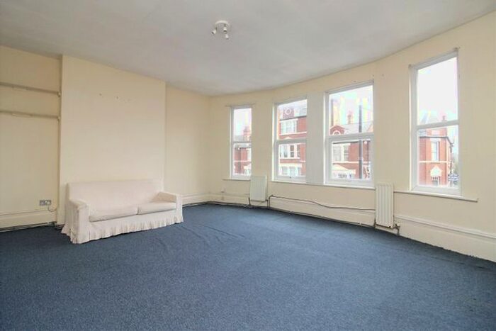2 Bedroom Flat To Rent In Ballards Lane, Finchley Central, N3