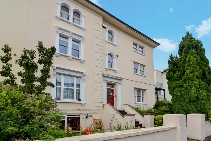 1 Bedroom Flat To Rent In Cadogan Road, Surbiton, KT6