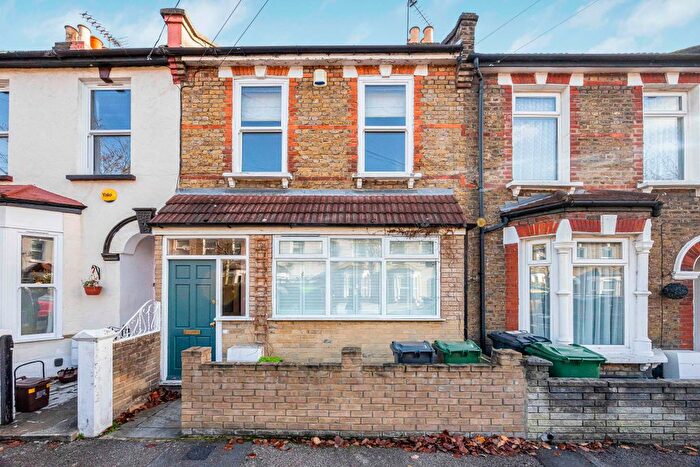 4 Bedroom Flat To Rent In Oakdale Road, E11