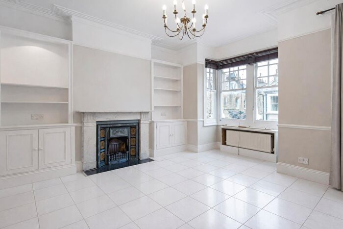3 Bedroom Apartment To Rent In Wellington Road, St John's Wood, London, NW8