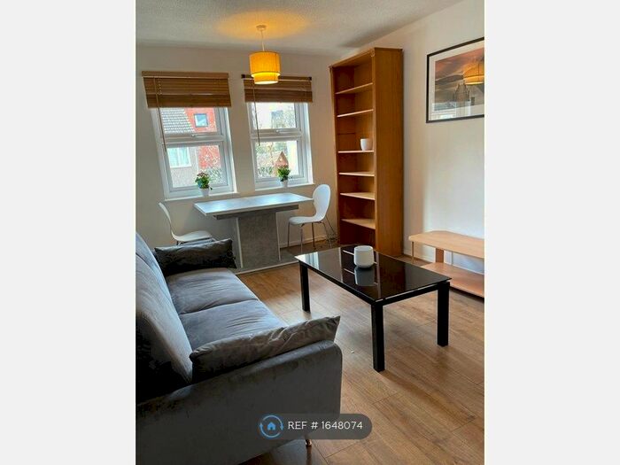 1 Bedroom Flat To Rent In Parkland Court, London, E15