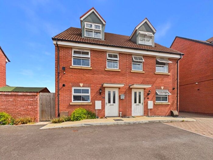3 Bedroom Semi Detached House For Sale In Fersfield Gardens Kingsway, Quedgeley, GL2