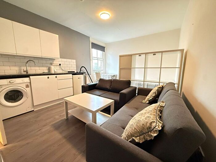 Studio To Rent In Colney Hatch Lane, London, N10