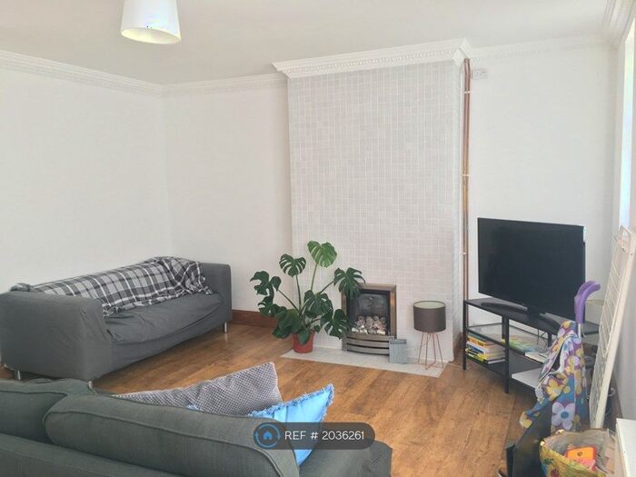 2 Bedroom Maisonette To Rent In Lawn Terrace, London, SE3