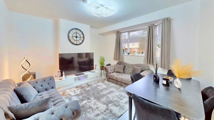 2 Bedroom Flat To Rent In Connaught Road, Barnet, EN5