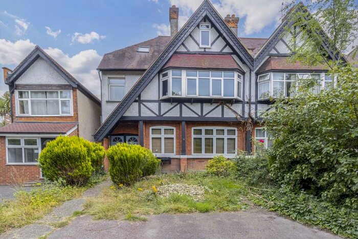 3 Bedroom Flat To Rent In Argyle Road, London, W13