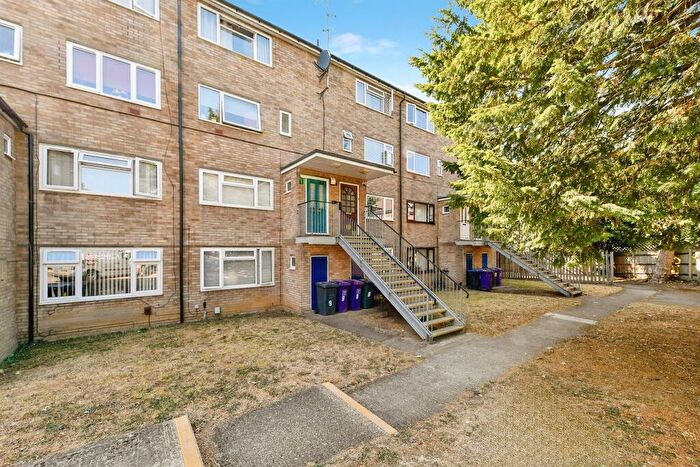 2 Bedroom Maisonette For Sale In Haygarth, Knebworth, SG3
