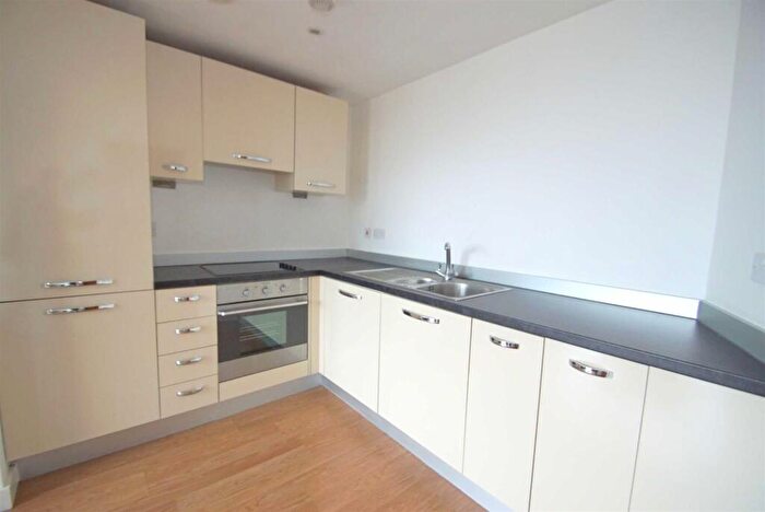 2 Bedroom Flat For Sale In Skyline, St Peters Square, LS9