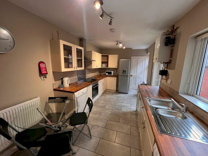 4 Bedroom Terraced House To Rent In West Parade | Student House | /, LN1
