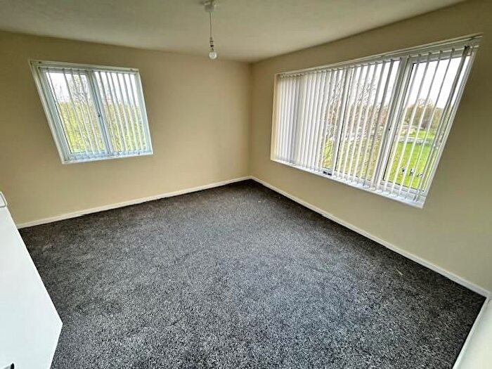 2 Bedroom Flat For Sale In Maple Grove, Conisbrough, Doncaster, DN12
