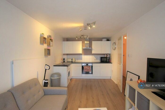 1 Bedroom Flat To Rent In Heathfield Drive, Mitcham, CR4