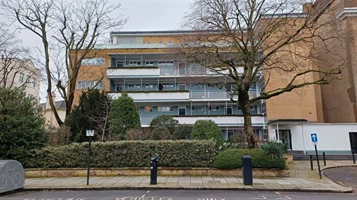 2 Bedroom Flat For Sale In Ladbroke Grove, London, W11