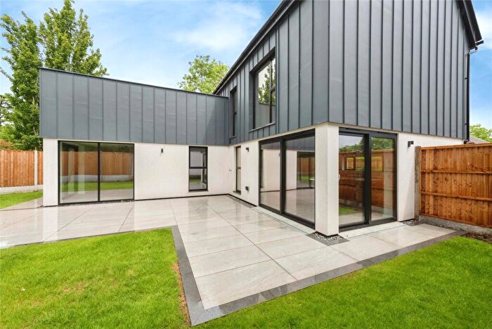 4 Bedroom Detached House For Sale In Kingfield Green, Woking, Surrey, GU22