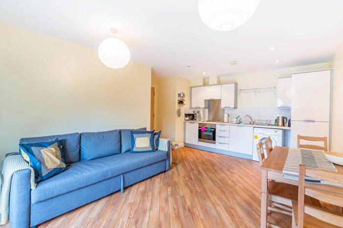 2 Bedroom Flat For Sale In Woodmill Road, Clapton, London, E5