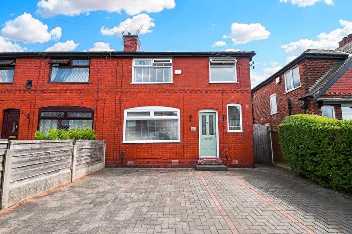 3 Bedroom Semi-Detached House For Sale In Branksome Drive, Salford, M6
